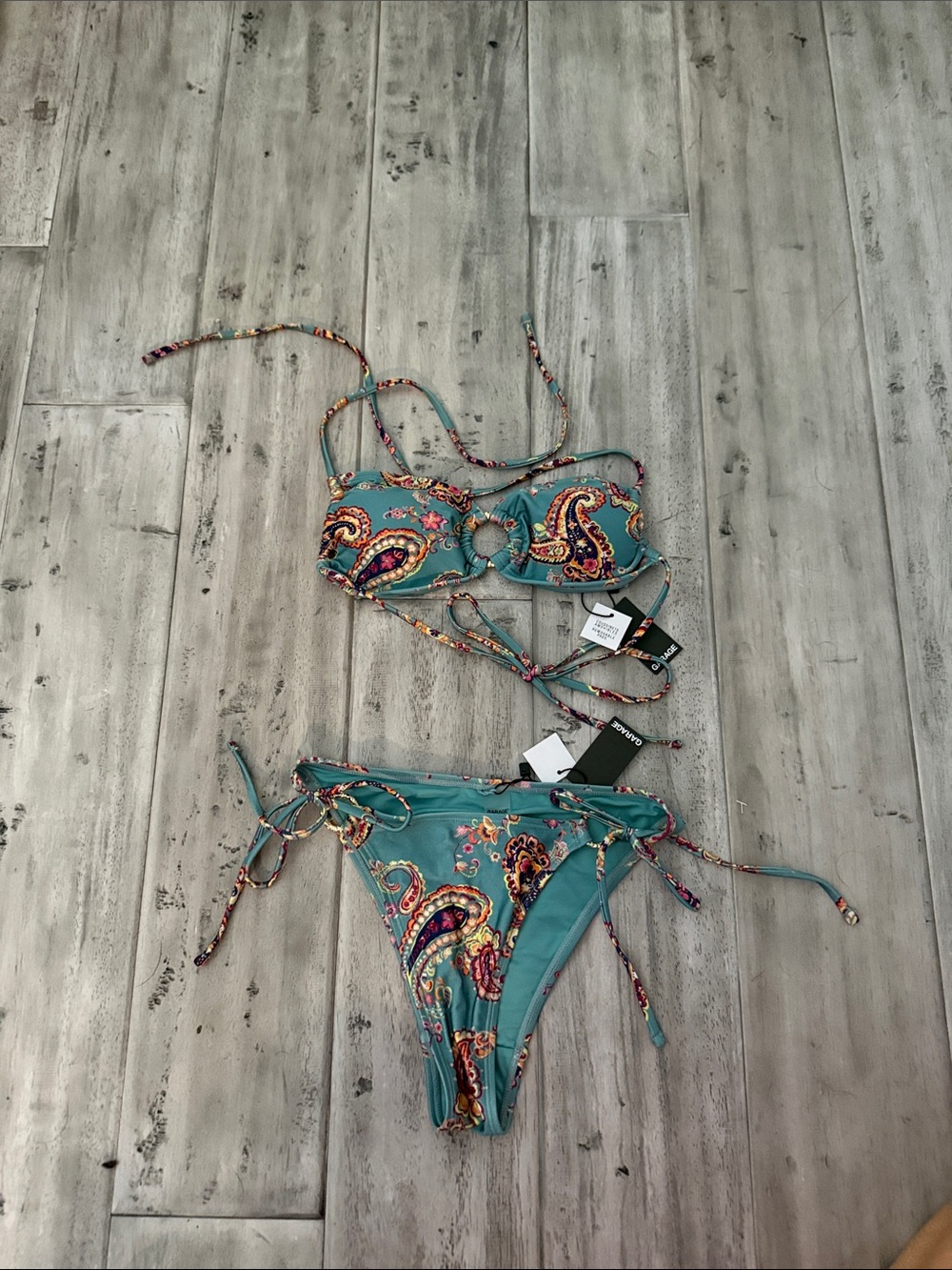 Garage bikini